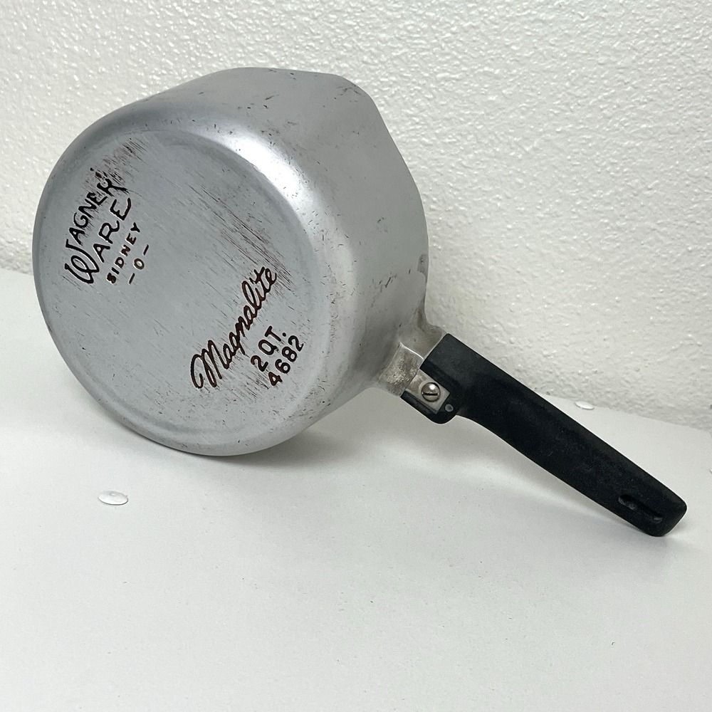 Vintage Wagner Ware Sidney O Magnalite 2 QT Sauce Pan Dual Spout w/ Lid 4682